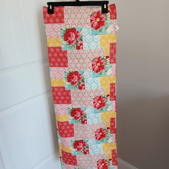 Pioneer woman patchwork tablecloth 82x 118. - Picture 1 of 3